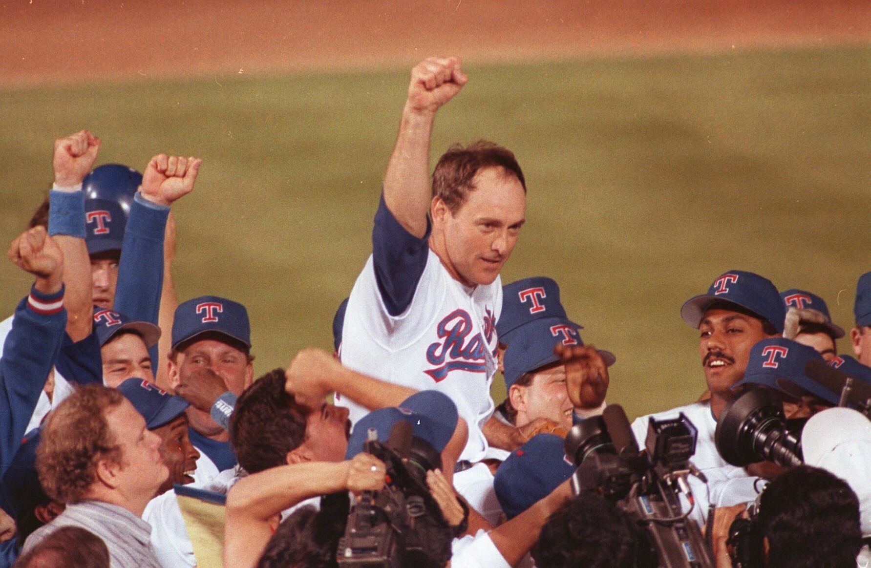 1991: Nolan Ryan pitches his seventh no-hitter